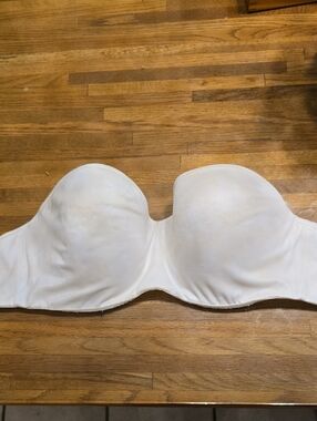 Lilyette Strapless Molded Cup Bandeau in White